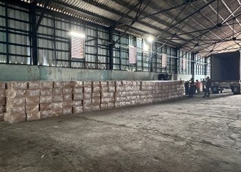 Aduanas incauta contrabando de bebidas alcohólicas y cigarrillos en Puerto Plata