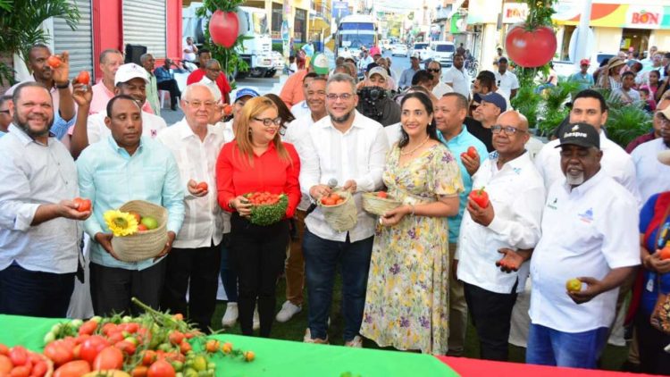 Inauguran Segundo Festival del Tomate 2024 en Azua