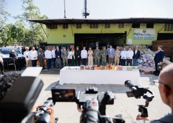 Incineran más de 11 millones de cigarrillos, medicamentos y alcohol falsificado