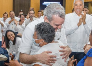 Abinader inaugurará 8 obras y entregará 800 títulos de propiedad este fin de semana