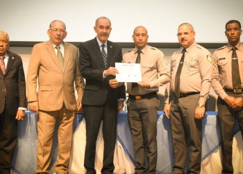 Entregan certificados a 500 agentes que cursaron seminario en Derechos Humanos y Relaciones Humanas