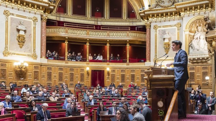 El Senado francés aprueba la inclusión del aborto en la Constitución