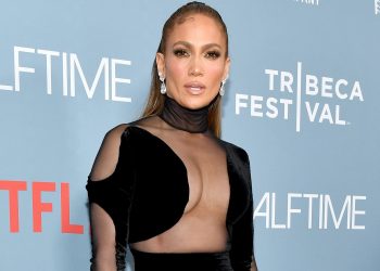 “Las mujeres hemos estado salvando el mundo desde que empezó la humanidad”, asegura Jennifer López