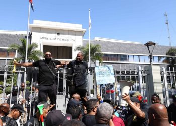 Varios heridos durante protesta de policías y militares pensionados