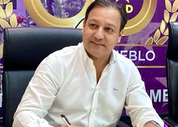 Abel Martínez firma documentos de aceptación de candidatura presidencial por el PLD