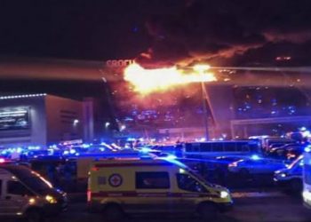 Aumenta a 60 el número de muertos tras tiroteo en salón de conciertos de Moscú