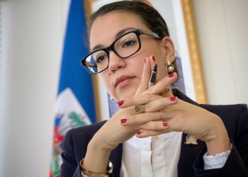 Renuncia la única mujer en el Consejo de Transición de Haití