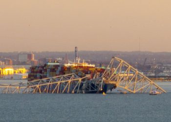 Demandan al propietario y administrador del buque que derribó el puente de Baltimore