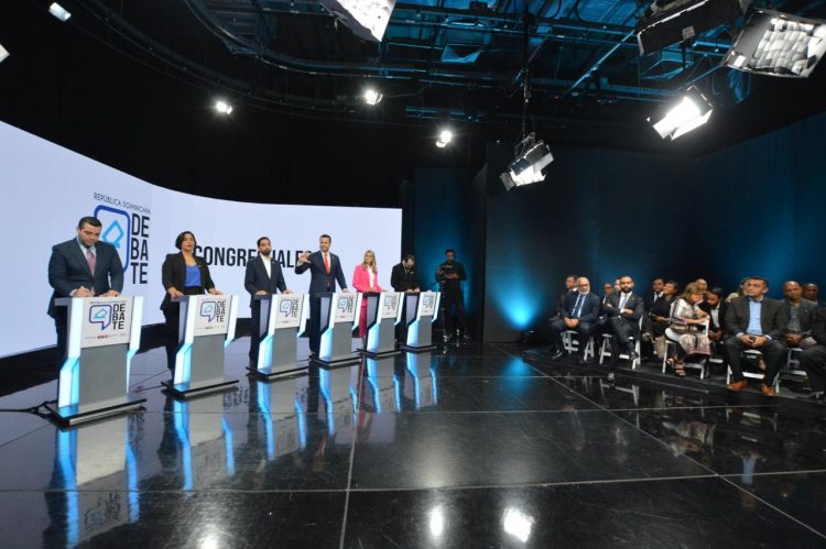 Debate congresual pausa por Semana Santa; sigue el 1ero de abril con candidatos senaduría de Santiago