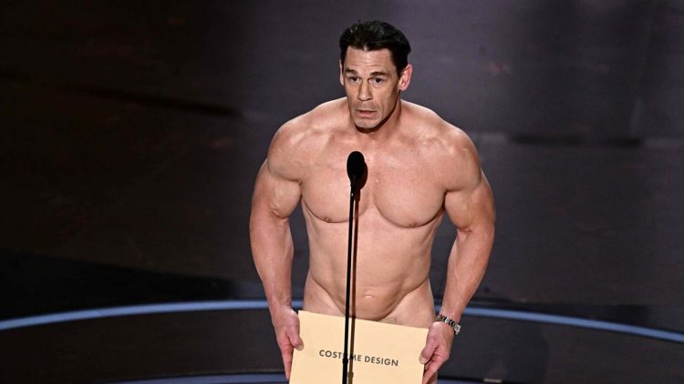 John Cena se presenta desnudo en la ceremonia de premios Óscar 2024