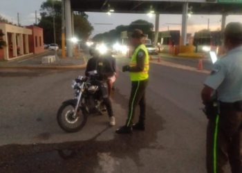 Digesett multa a más de 2,000 conductores y retiene 590 motocicletas durante operativos nocturnos