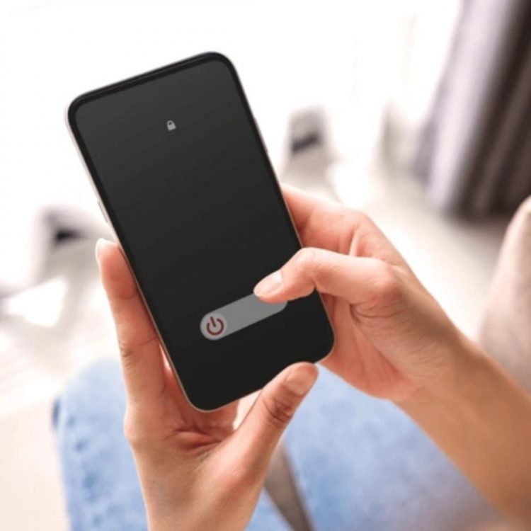 La información del teléfono móvil puede ser escuchada aún estando apagado, advierte experto