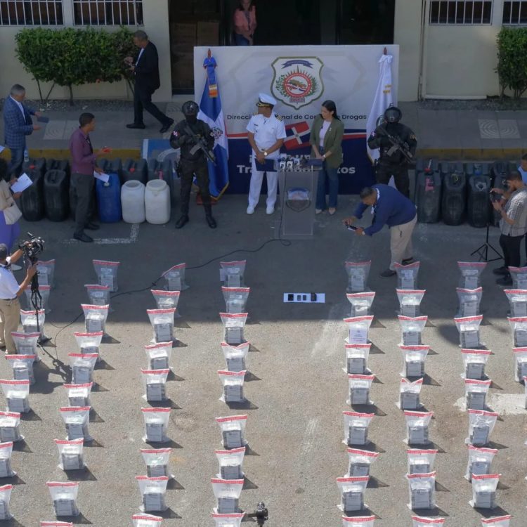 DNCD incauta 1.4 toneladas de cocaína en costas de La Romana