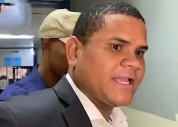 Se entrega suspendido vicecónsul acusado de abuso sexual contra menor de edad