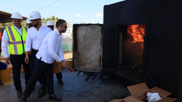 Aduanas incinera contrabando de 54,588,798 millones de unidades de cigarrillos