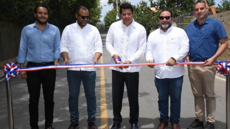 Ministro de Turismo inaugura obra en Jarabacoa por más de RD$80 millones