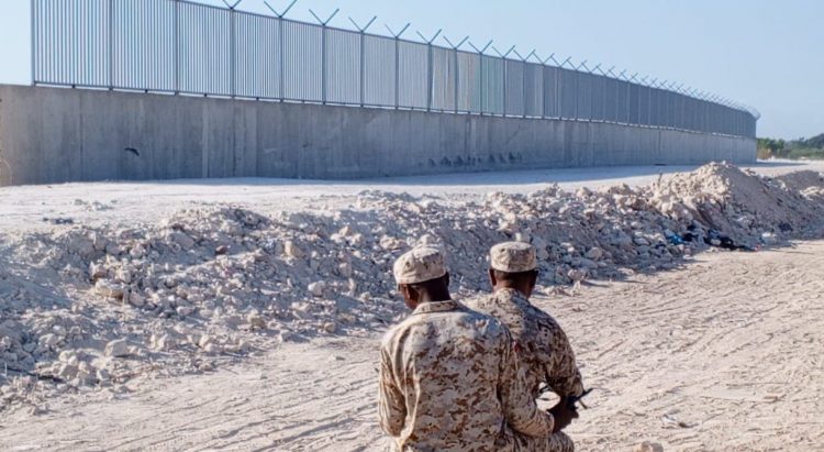 Progreso en la construcción del muro fronterizo en pedernales