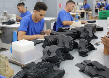 Universalización de la utilería escolar dinamiza industria textil y de calzados, asegura Inabie