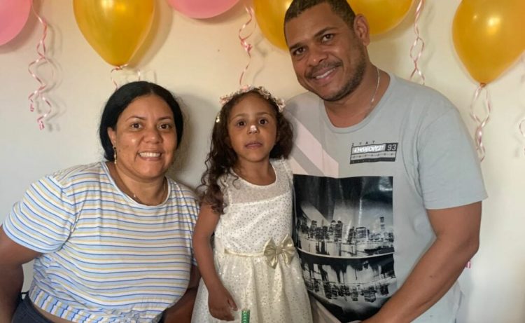 Familia pide ayuda para operación de niña con cardiopatía congénita