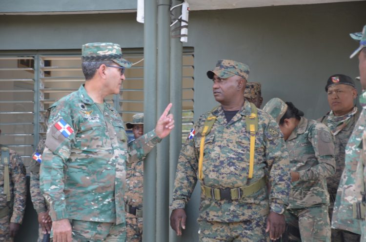 Ministro de Defensa asegura se mantienen estrictas medidas de seguridad en la frontera