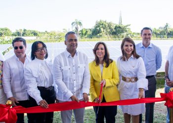 Inauguran parque solar en puerto de cruceros Amber Cove