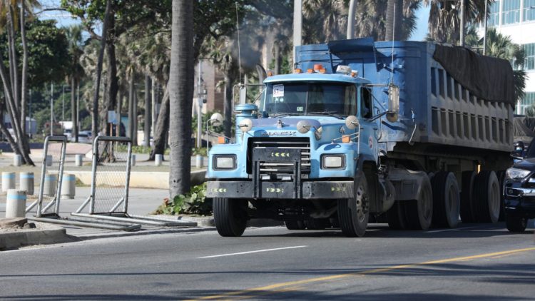 Intrant prohíbe circulación vehículos de carga durante asueto de Semana Santa