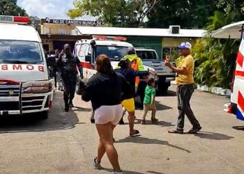 Decenas de estudiantes se desmayan tras participar en viacrucis en La Vega