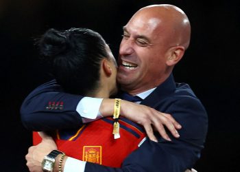 Fiscalía española pide dos años y medio de prisión para Rubiales por el beso a Jennifer Hermoso