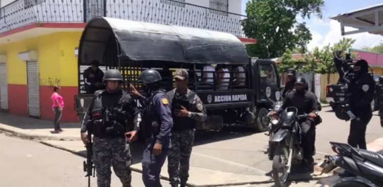 Policía desmantela banda de arrebatadores de celulares en el Distrito Nacional