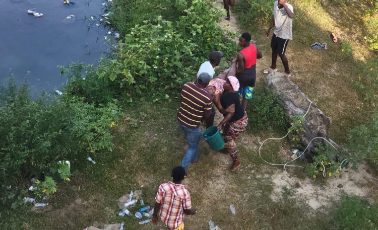 Comerciante haitiana cae de puente entre Juana Méndez y Dajabón