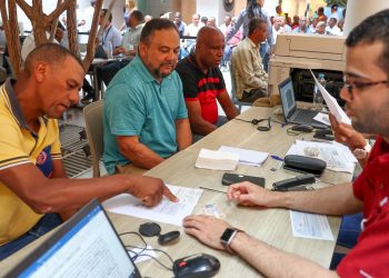 Hacienda llama a policías retirados a buscar sus cheques de indemnización