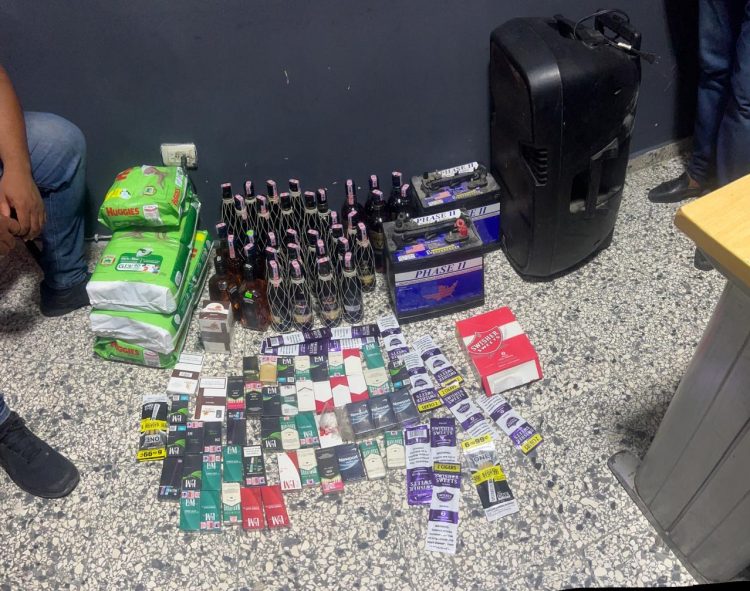 Desmantelan banda que se dedicaba a realizar robos en casas y negocios en Los Frailes