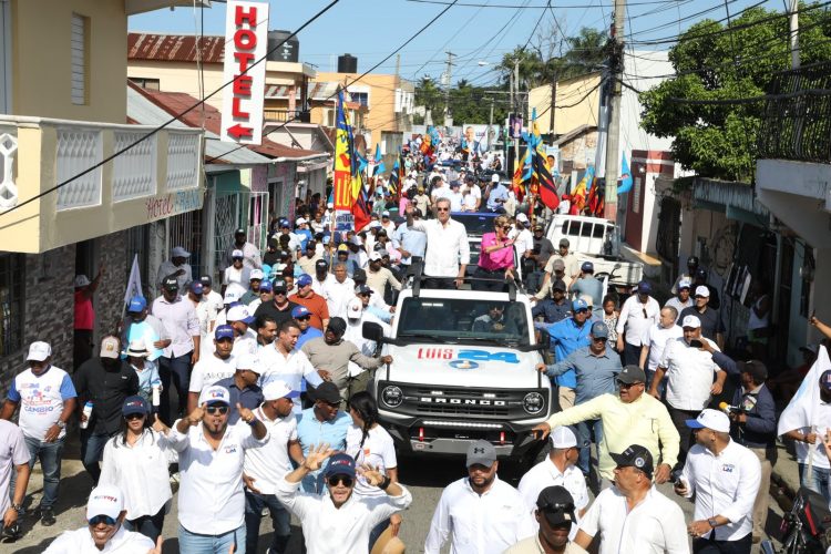 Abinader encabeza marcha caravana en Puerto Plata junto a perremeistas y aliados