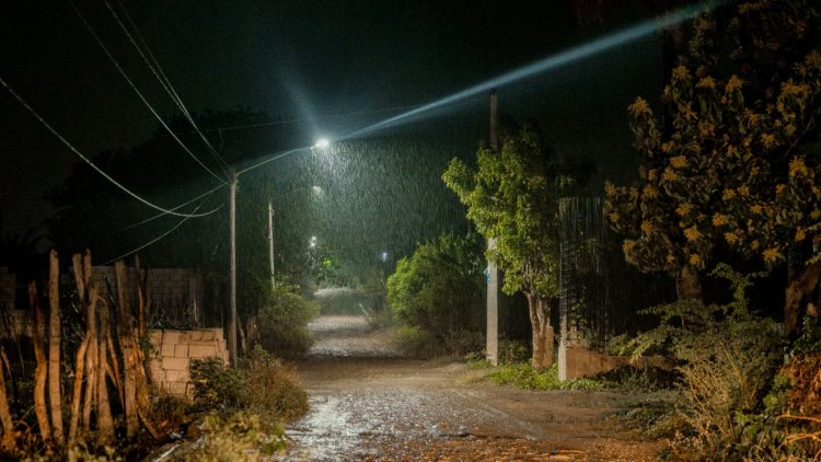 Edesur ilumina tramos de las carreteras Canoa y Vicente Noble, en Barahona