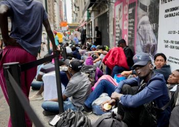 Nueva York pondrá fin a contrato con empresa encargada de atender a los migrantes