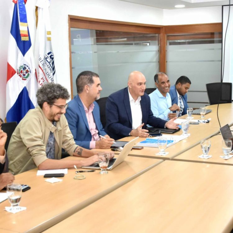 Ministerio de Economía y BID estudian propuesta desarrollo de PMOT para Pepillo Salcedo