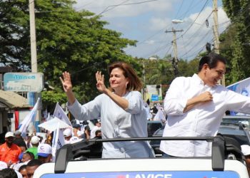 Raquel Peña encabeza multitudinaria caravana en Tamboril y Licey al Medio
