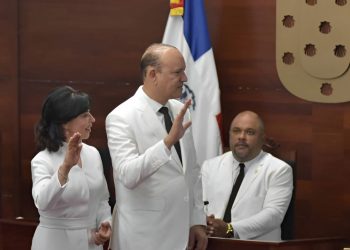 Ulises Rodríguez es juramentado como alcalde de Santiago