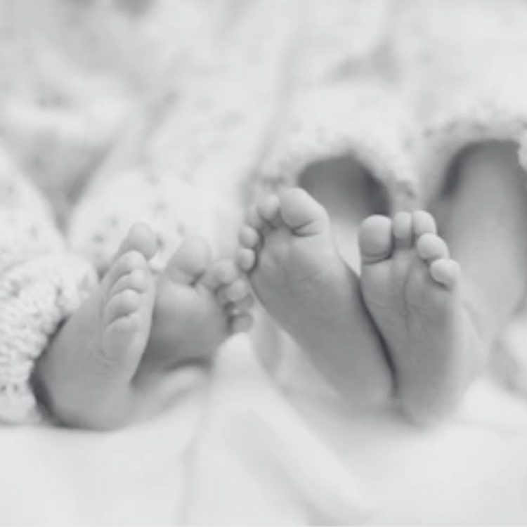 Mueren gemelas de 5 meses en Samaná tras ingerir un supuesto té para la diarrea