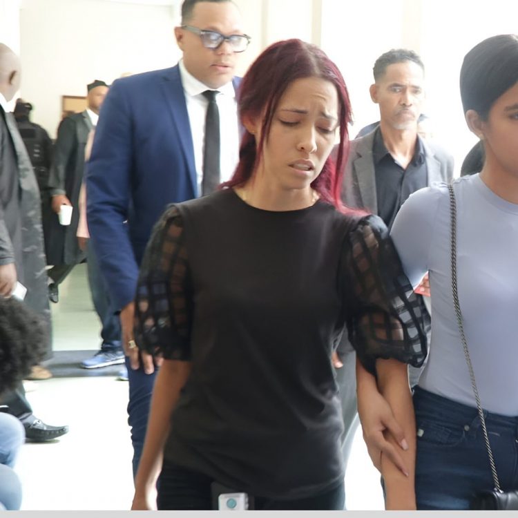 Madre de niña muerta durante asalto en avenida Máximo Gómez se querella contra implicados