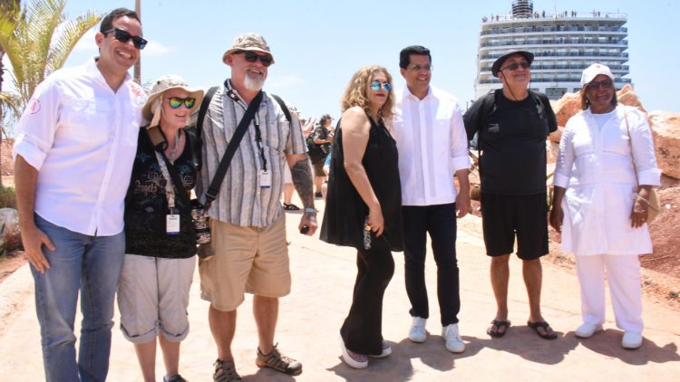 Puerto de Cabo Rojo recibe segundo crucero con 1,935 pasajeros y 838 tripulantes