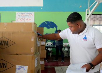 Inabie inicia traslado de uniformes y útiles del próximo año escolar