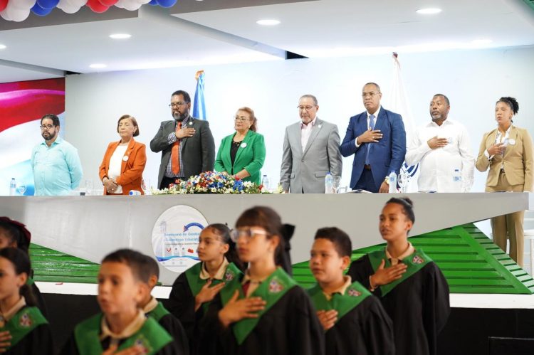 Minerd reafirma directores de centros son clave para lograr cambio en resultado escolar