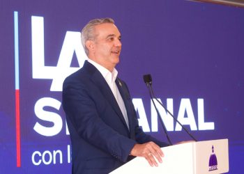 Abinader presenta avances en educación, transporte, salud e infraestructura en Santiago