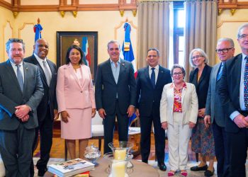 Abinader recibe visita de cortesía del presidente de la Suprema Corte de Justicia