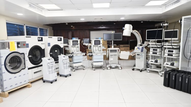 SNS entrega equipos por más de RD$70 millones en hospitales de Santo Domingo