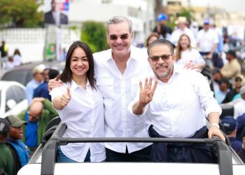 Luis Abinader y Guillermo Moreno encabezan multitudinaria caravana en el Distrito Nacional
