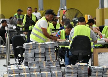 JCE inicia elaboración de kits electorales para el exterior de cara a elecciones de mayo