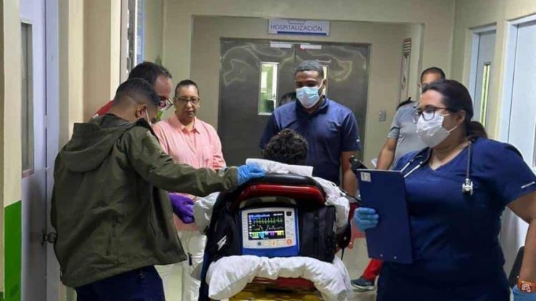 Adolescente quemado en carnaval de Salcedo es trasladado al Hospital de Boston