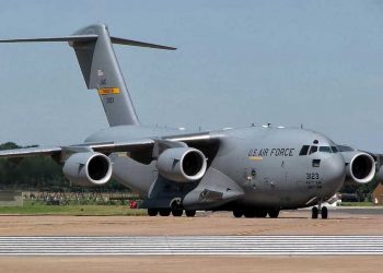 Avión del ejército de Estados Unidos aterriza en principal aeropuerto de Haití